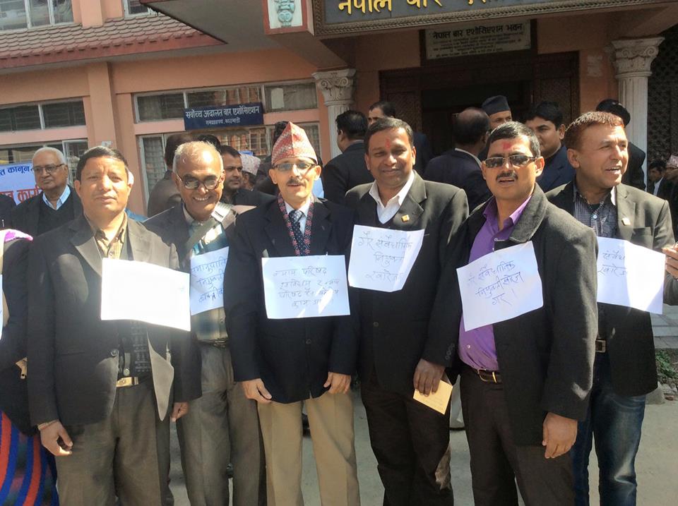   नयाँ नेतृत्वका लागि बारमा दुई पक्षबीच कडा प्रतिस्पर्धा