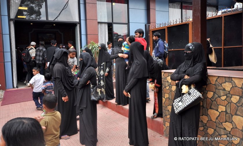   फरक दृश्यः  बर्मेलीलाई यसरी एमालेमा प्रवेश गराए केपी ओलीले (फोटोफिचर)