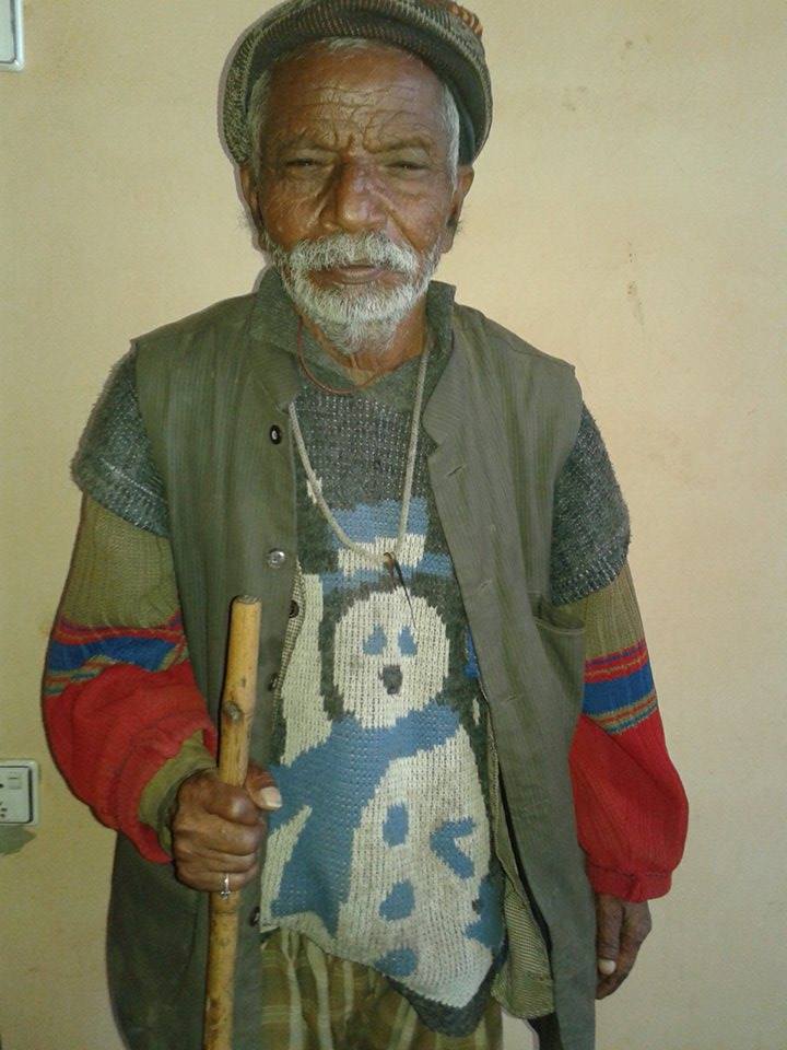  क्यान्सरले छोरा थलिएपछि बचाइदिन आग्रह गर्दै ७५ वर्षीय बुबा कृष्णे