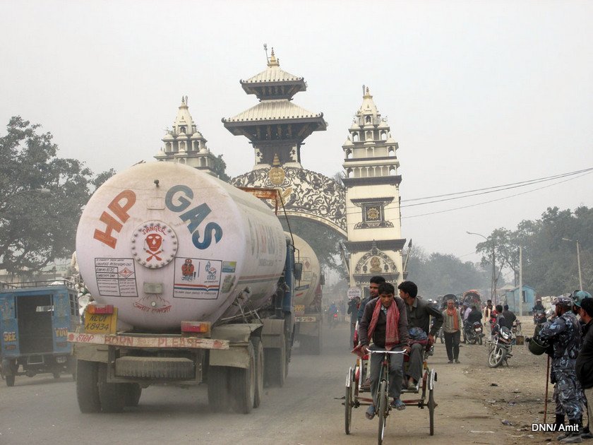 असोज ७ पछि पहिलोपटक वीरगन्ज नाकाबाट ग्यासका बुलेट भित्रिए