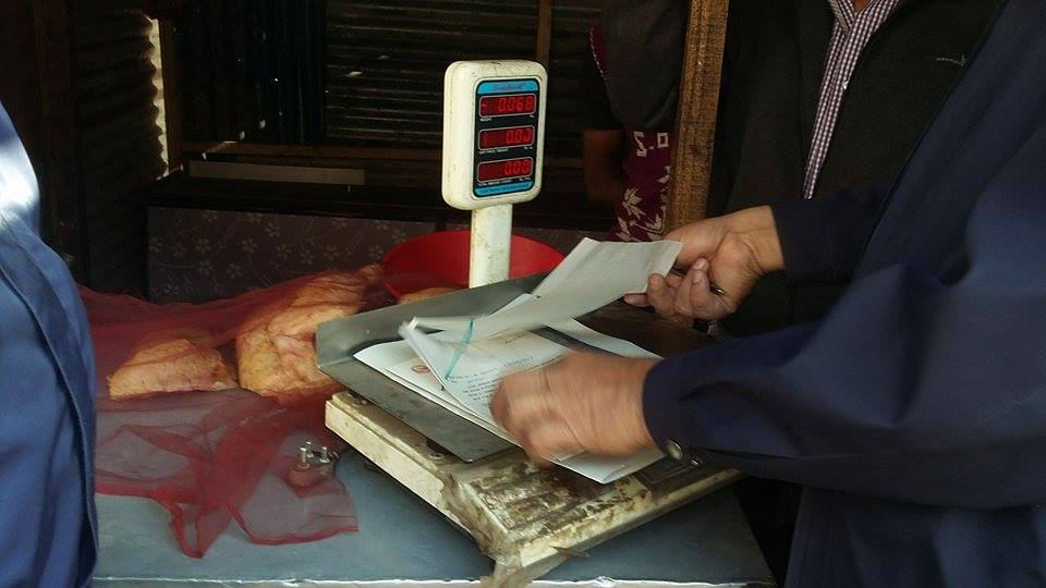 अनुमतिपत्र नलिई नापतौल यन्त्रको प्रयोग गर्ने एक हजार बढी व्यवसायीलाई कारबाही