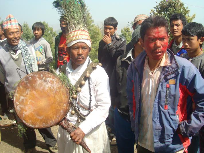   ‘सामाजिक डाक्टर’ को पहिचान बनाउँदै धामीझाँक्री
