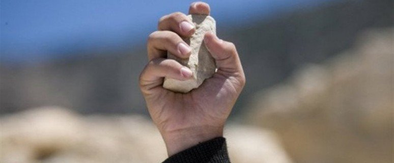   विजय र्‍यालीमा ढुङ्गा प्रहार हुँदा ६ जना
