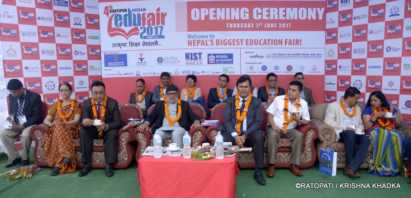   १२ तस्बिरमा हेर्नुहोस् बृहत शैक्षिक मेला