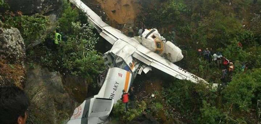   गोमा एयरको कार्गो विमान लुक्लामा दुर्घटना, चालकको मृत्यु
