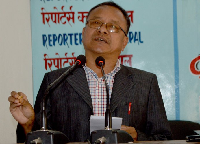   किरात गणराज्यको माग गर्दै गोपाल किरातीले बुझाए प्रचण्डलाई ज्ञापनपत्र