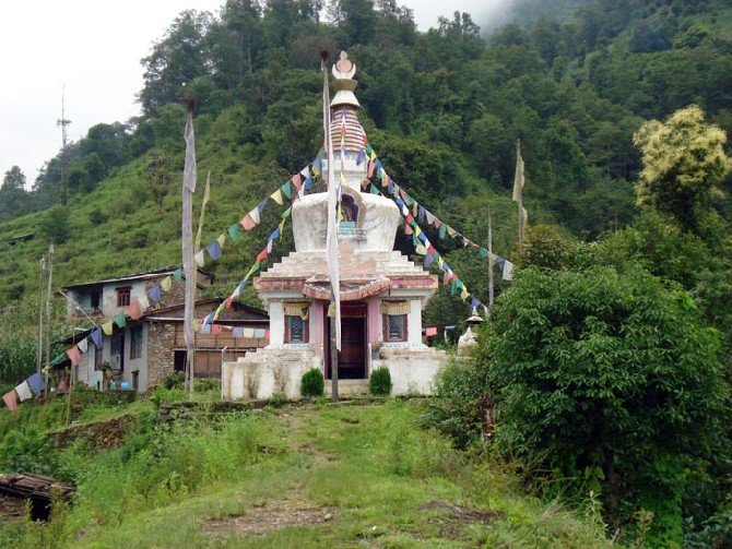   इलामको दुई शताब्दी पुरानो लाप्चा गुम्बा जीर्ण बन्दै