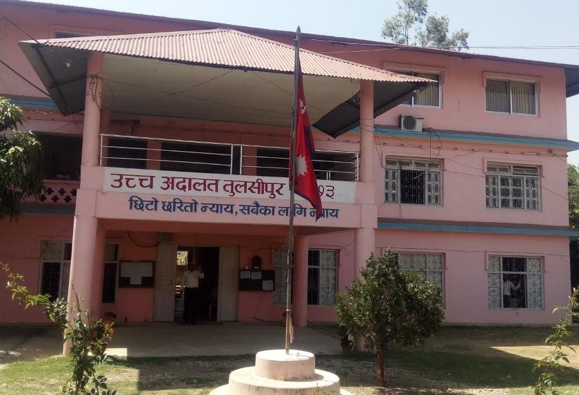   कर्णाली विकास बैंक घोटाला प्रकरण : न्यायाधीशद्वय सारू र चन्दको इजलासमा सुनुवाइ सुरु