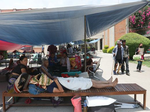   टेन्टको गर्मीले अस्पतालमै तड्पिन्छन् बिरामी