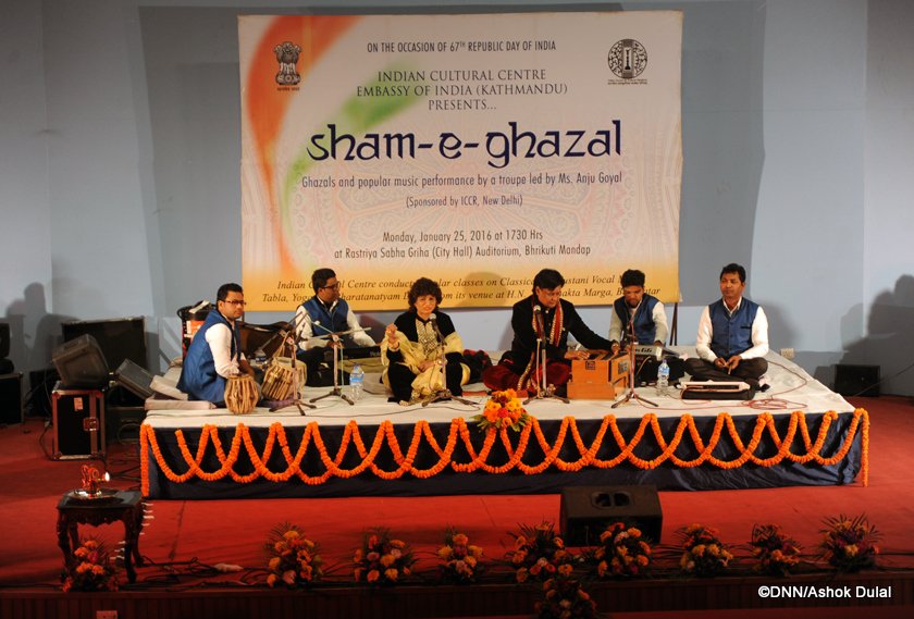   मधेसमा नाकाबन्दी, काठमाडौंमा गजल (फोटोफिचर)