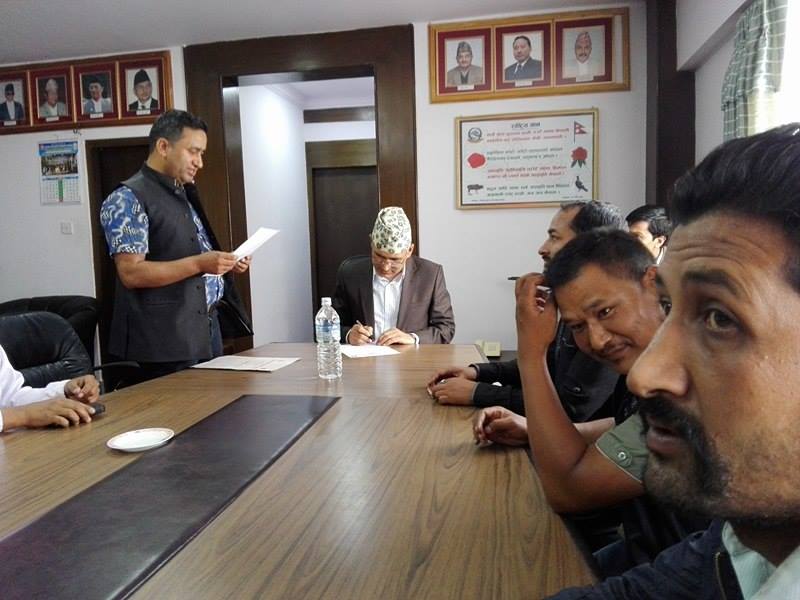   कर्मचारीको तलब बढाउन माग गर्दै अर्थमन्त्रीलाई ११ बुँदे ज्ञापनपत्र