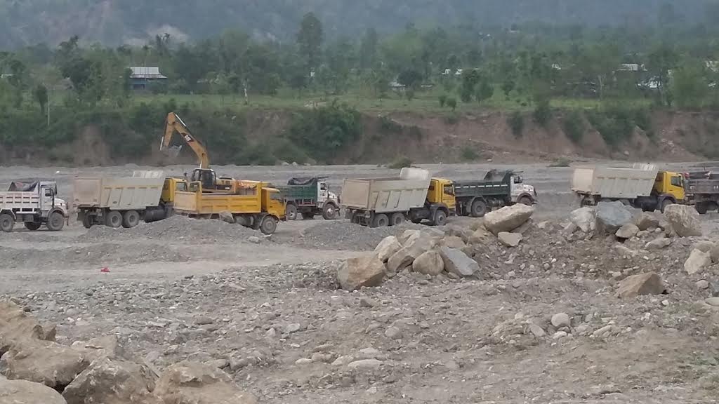   चुनावको मौका छोपी प्राकृतिक सम्पदाको अवैध उत्खनन
