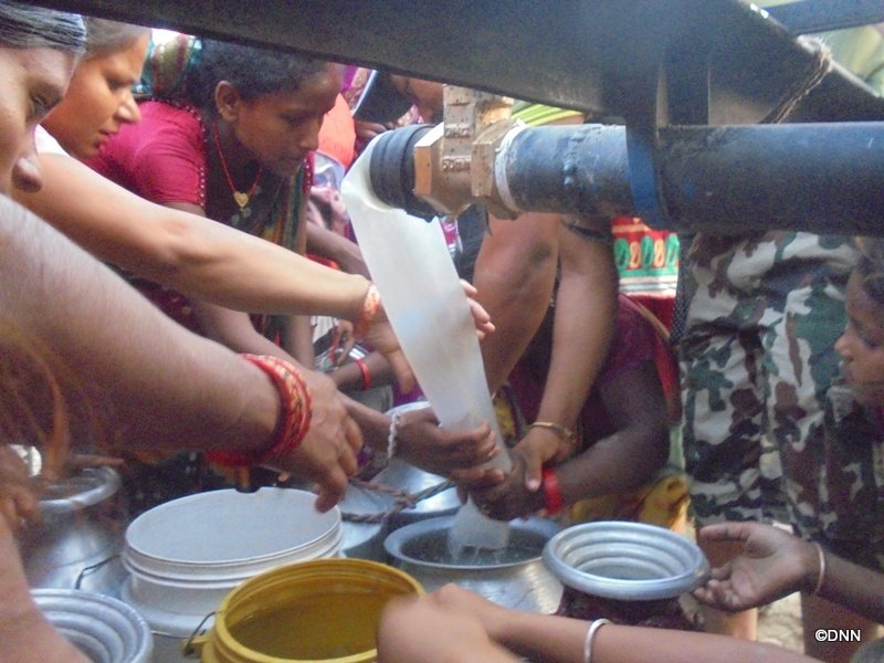   खानेपानीको हाहाकार भएकै समयमा पाइप फुटेपछि हजारौ मानिस चिन्तित !