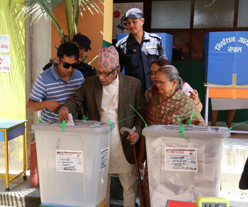   राष्ट्रकवि घिमिरेद्वारा मतदान
