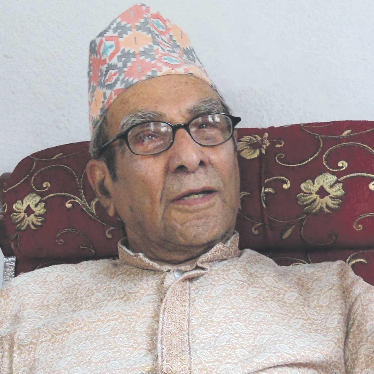   साझा प्रकाशन डुबेको सुन्दा स्रष्टाका आँखामा आँसु...