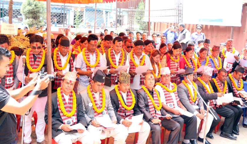   मध्यपुरथिमिका जनप्रतिनिधिद्वारा शपथ ग्रहण