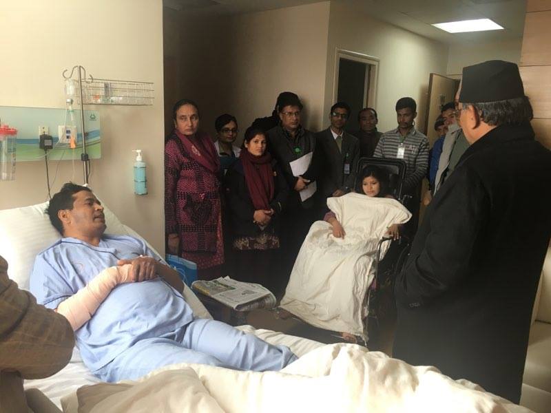   घाइते सभासद शाहीलाई  भेट्न प्रचण्ड अस्पतालमा