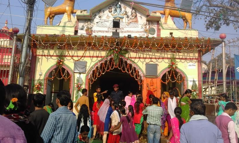   जलेश्वरनाथ महादेव मन्दिरमा हजारौ श्रद्धालूको भीड
