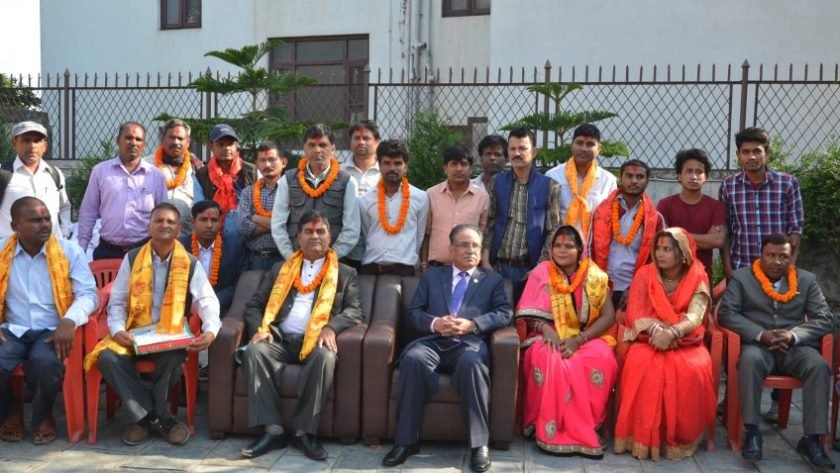   उद्योग वाणिज्य संघका अध्यक्षसहित दर्जनौं नेता माओवादी केन्द्रमा प्रवेश