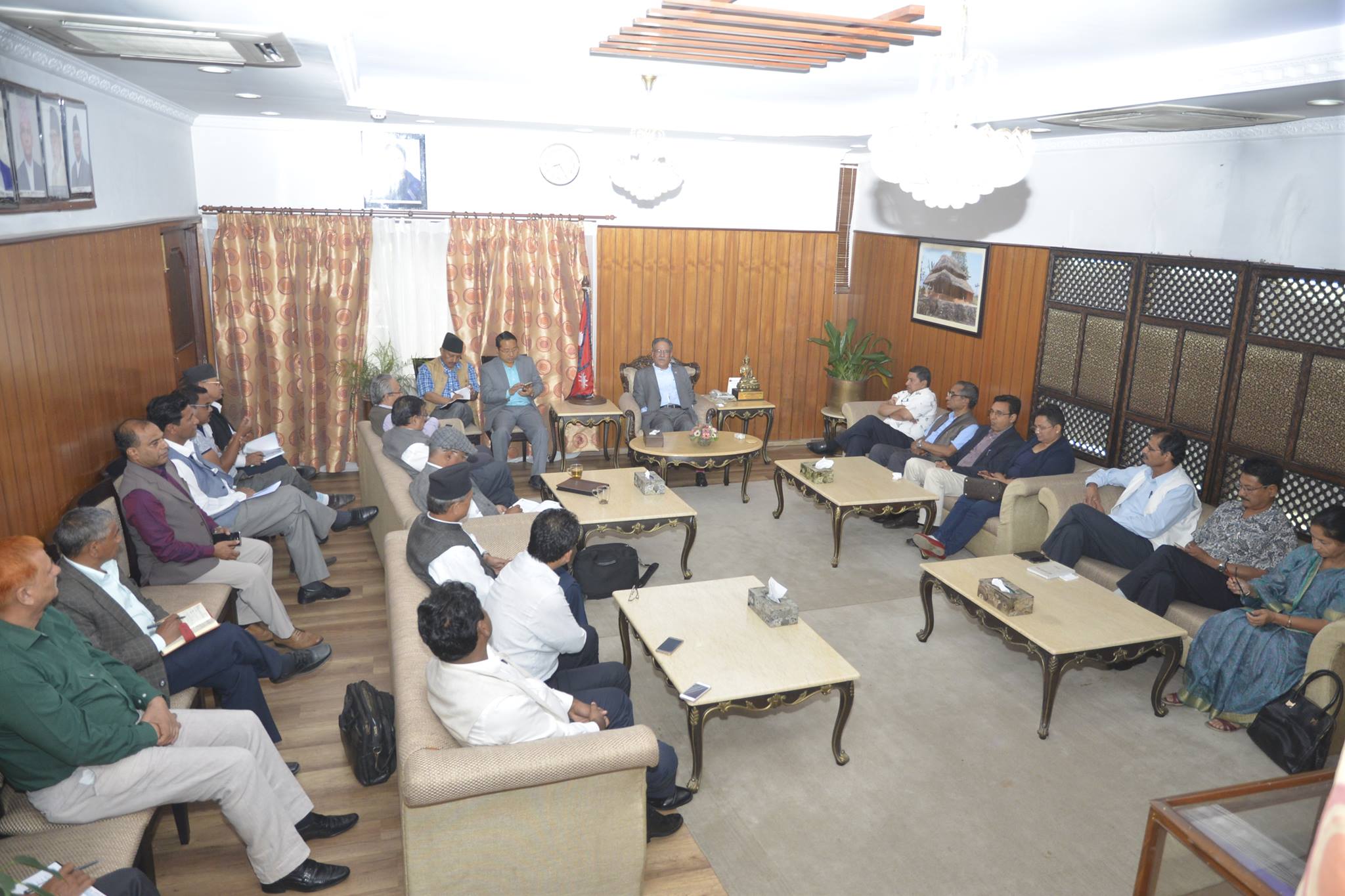   मन्त्री छान्न माओवादी हेडक्वाटर वैठक जारी