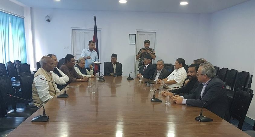   राजपालाई मनाउने सत्तारुढ दलको प्रयास, सिंहदरबारमा छलफल जारी