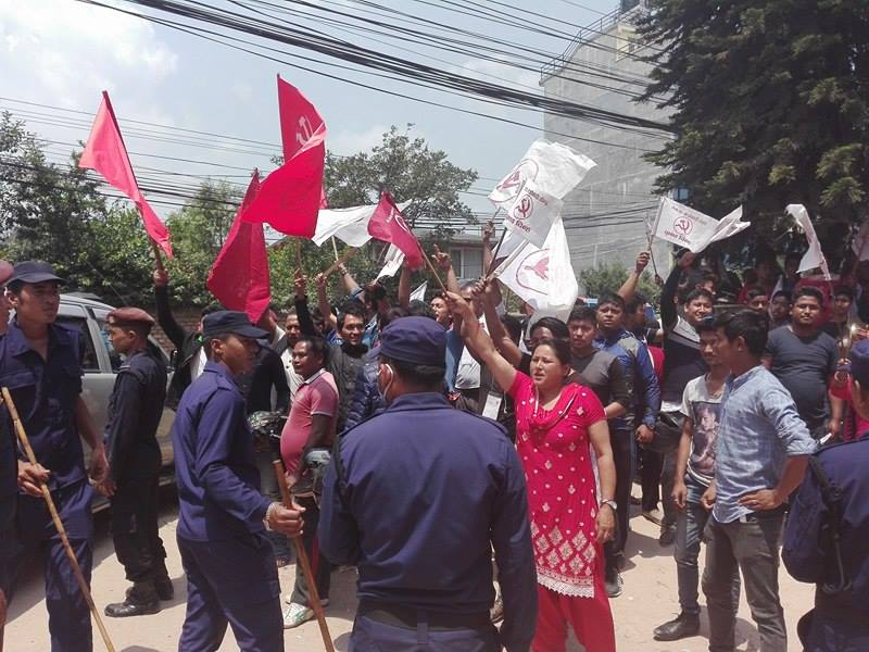   ललितपुर महानगर अपडेटः मतगणना स्थलबाहिर नाराबाजी