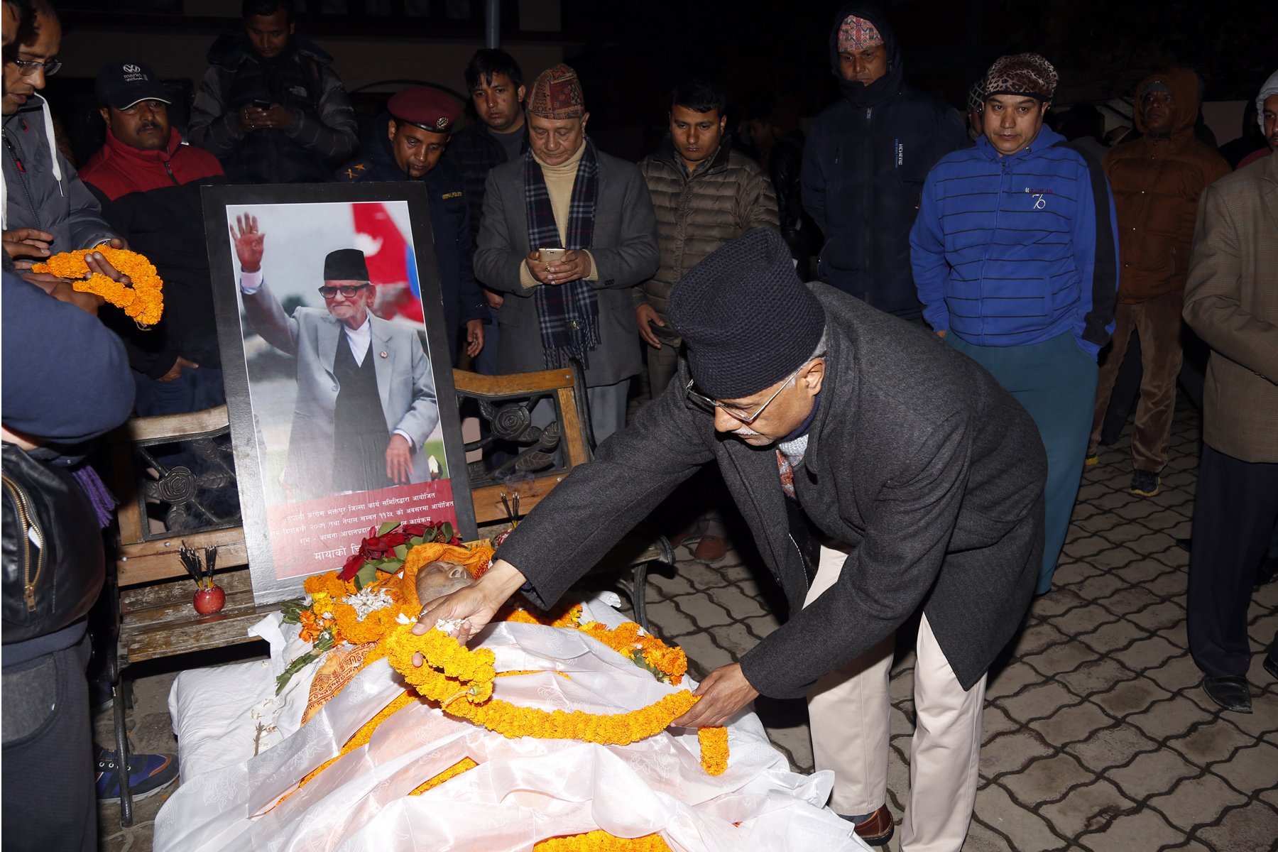   नरहरि आचार्यलाई पक्षघात, कोइरालाई श्रद्धाञ्जली दिन महाराजगन्ज पुग्दा ढले