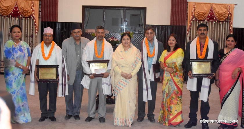   रातोपाटीका सम्पादक शर्मा वरिष्ठ पत्रकार पुरस्कारबाट सम्मानित