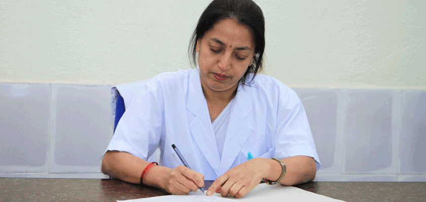   एउटी नर्स : जसले देखिन् सुत्केरीका दुःखै–दुःख
