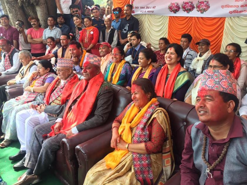   जनप्रतिनिधिलार्इ बधाइ दिँदा ओलीको आक्रोश– यो भ्रष्ट र लुटेरा सरकार हो
