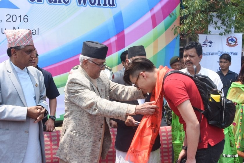   प्रधानमन्त्रीले बाघको जुंगा थुत्न खोजेपछि .... (फोटोफिचर)
