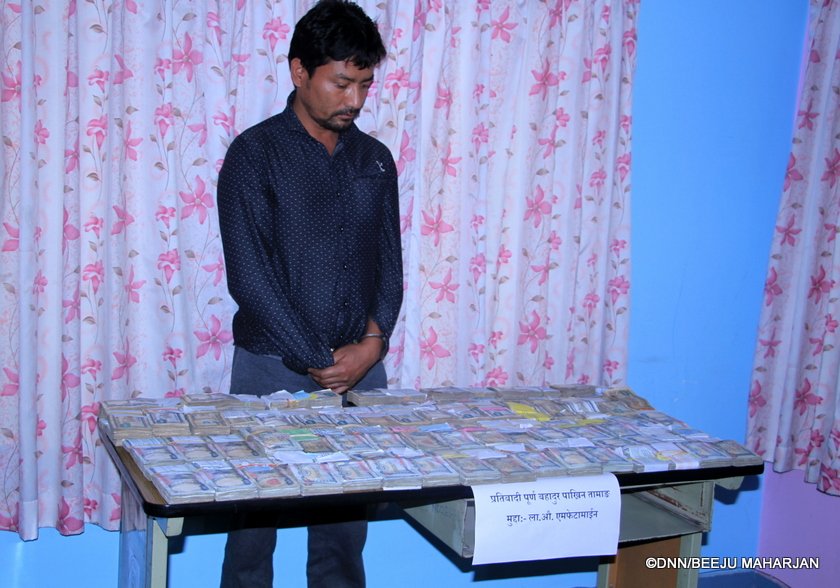   अपरेशन आईस : पचास लाख नगदसहित लागुऔषध कारोबारी पक्राउ