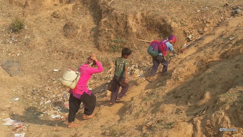 खानेपानी समस्या, खोलाकै पानी पिउँछन् स्थानीय