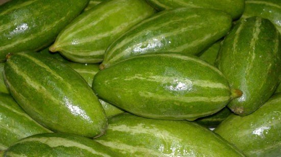   परवलमा रङ दलेर बेच्ने तीनजना भारतीय पक्राउ