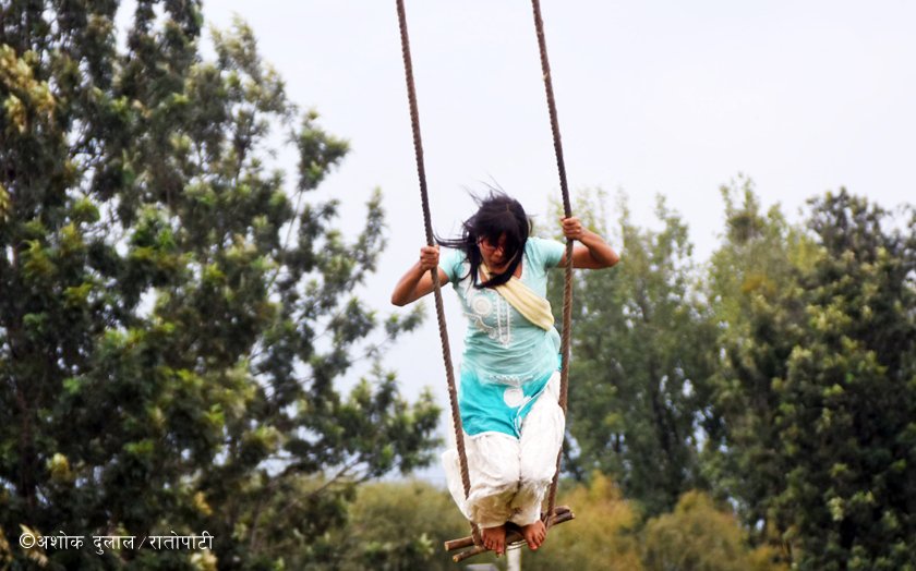 काठमाडौंमा फस्टाएको पिङ संस्कृति (फोटोफिचर)