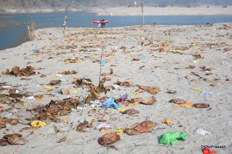  देवघाट क्षेत्र विकास समितिको लापरबाहीले कुरुप बन्यो स्थानघाट
