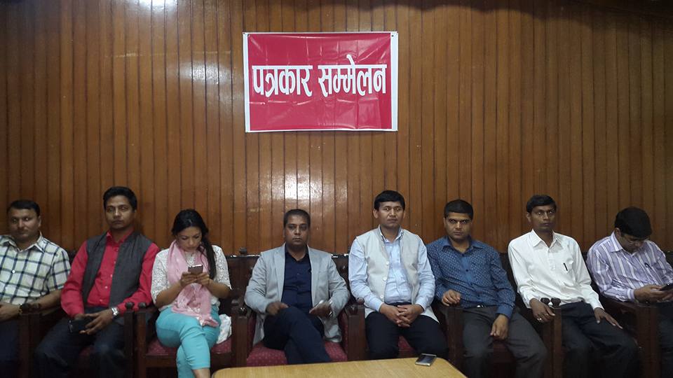   मनपरी शुल्क असुल्ने विद्यालयलाई कारबाही गर्न माग