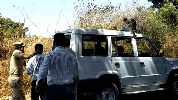   टेलिभिजन पत्रकारलाई कठालोमा समातेर घिसार्दै भ्यानमा राखेर पुलिस थाना पुर्याइयो