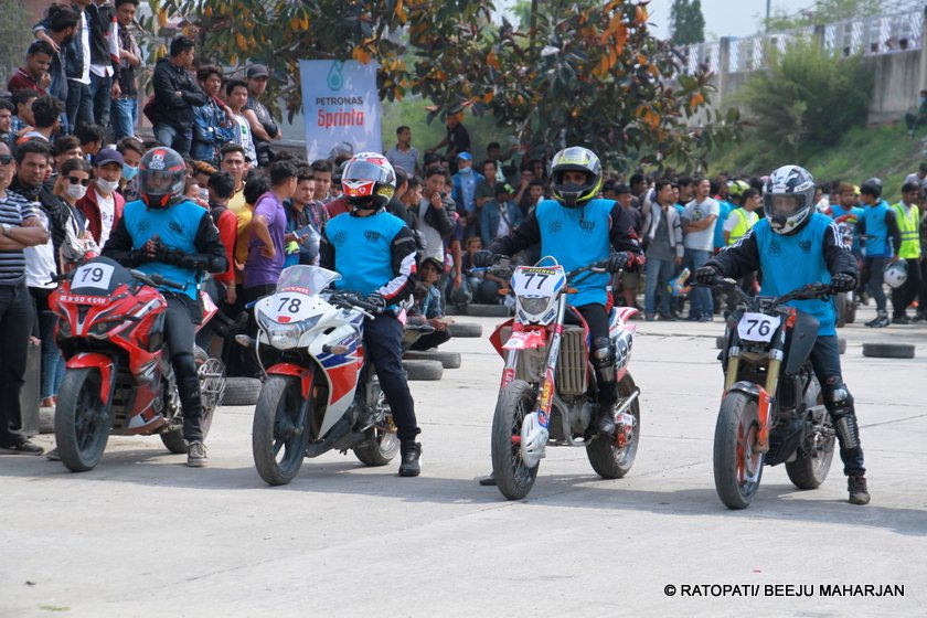   ललितपुरमा मोटरसाइकल रेसिङ, तस्बिरमा हेर्नुहोस् खतरनाक स्टन्ट
