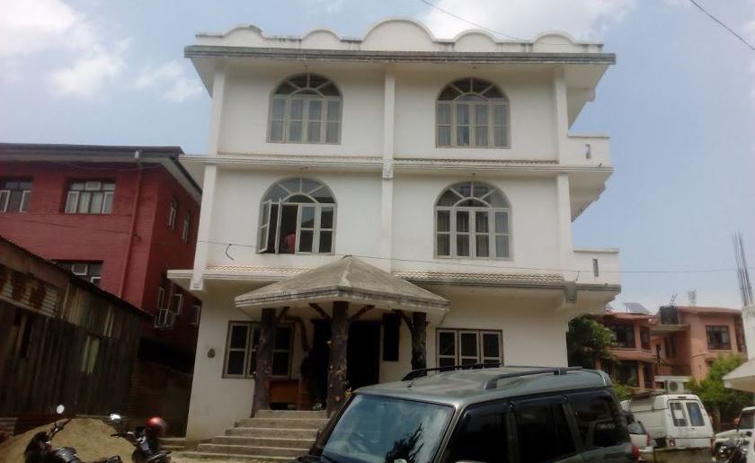   भाग्यमानी महन्थः आफैले शिलान्यास गरेको भवनमा सर्दै