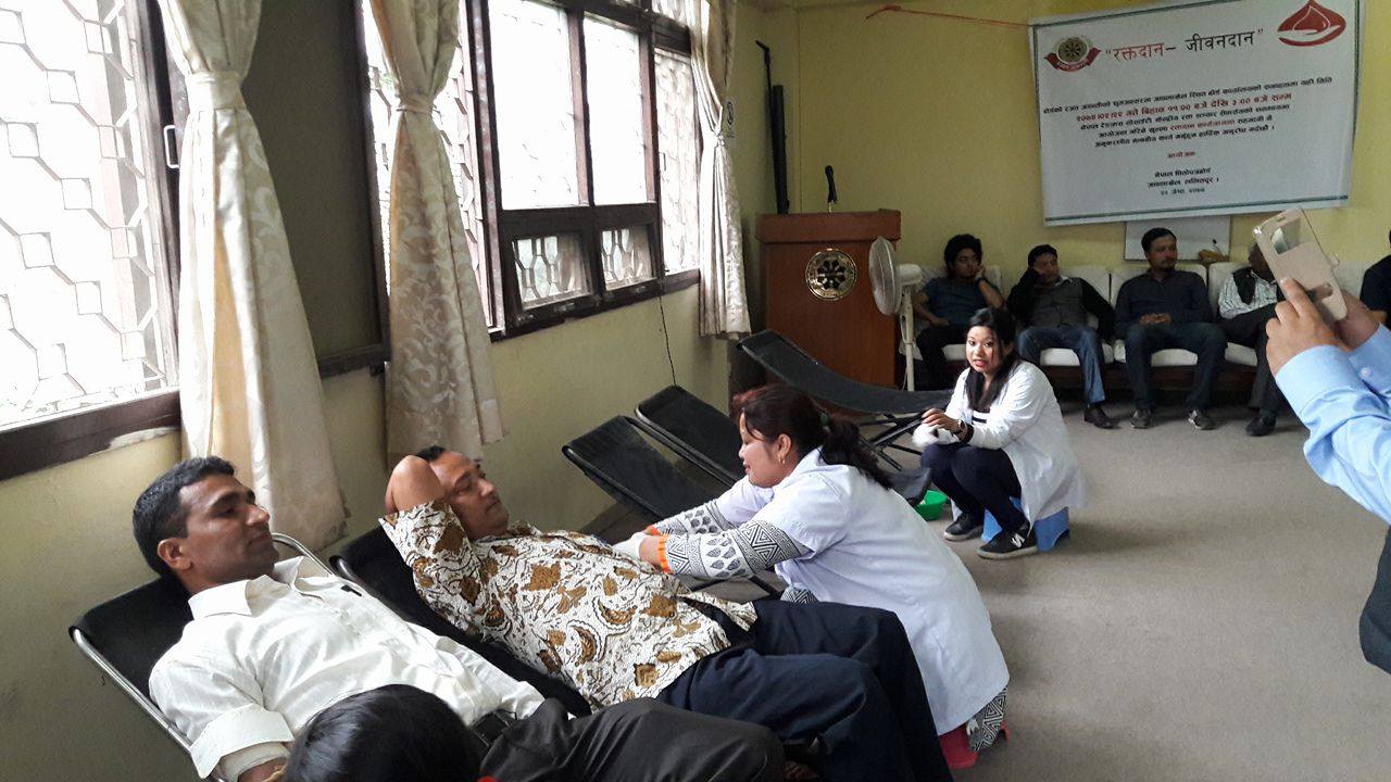   बोर्डको रजत जयन्तीको अवसरमा रक्तदान
