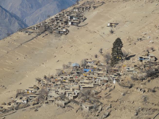   खानेपानी समस्याले बस्ती उठ्ने खतरा