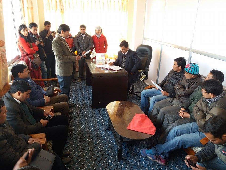   तत्काल स्ववियू निर्वाचनको मागसहित अखिल क्रान्तिकारीले बुझायो १५ बुँदे ज्ञापनपत्र