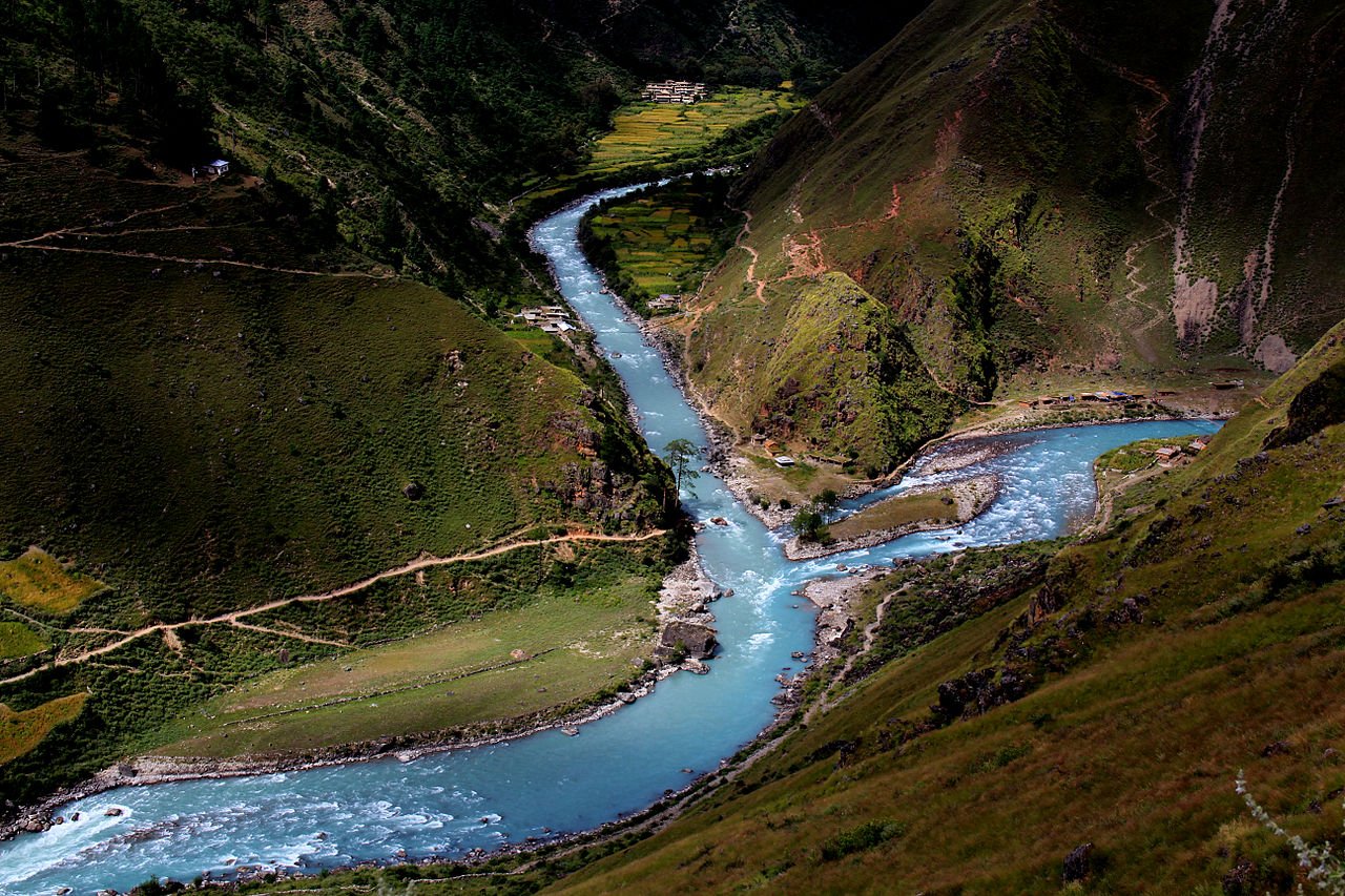 यस्तो रहेछ, रसियाको यो नदि पूरै रातो बग्नुको कारण