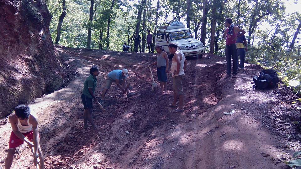 हिँडेर ३ घण्टामा पुगिने शान्तिपुरमा गाडी पुग्यो ५ दिनमा !