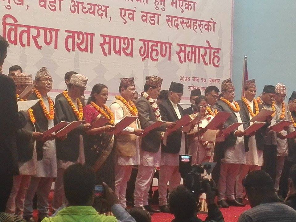   नेवारी भाषामा लिए काठमाडौं महानगरका मेयर र उपमेयरले सपथ