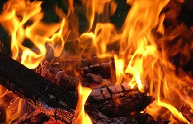   सति प्रथाको झल्को : जलिरहेको चितामा हामफालेर एक जनाको मृत्यु
