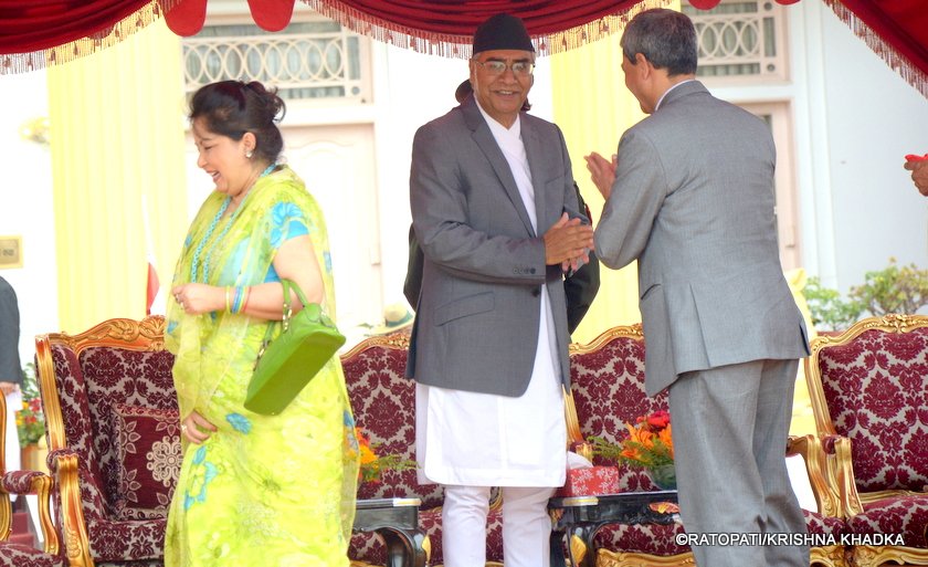   प्रधानमन्त्री देउवाद्वारा सहिदप्रति श्रद्धाञ्जलि