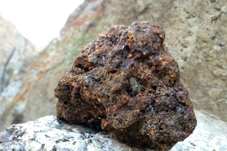   भिर पहरामा अलपत्र करोडौँ मूल्यको शिलाजित