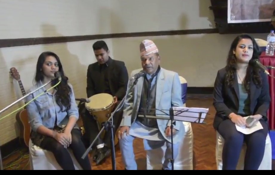   शुभबहादुरले स्वर्गीय दीपेन्द्रका मनपर्ने गीत सुनाउँदा दर्शक बने भाबुक